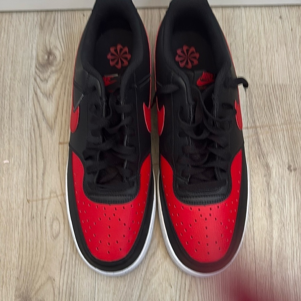 Nike Courtvision low menโs size 13 brand new never worn